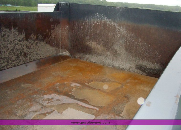 image for item 2136 1997 Ford F800 dump truck