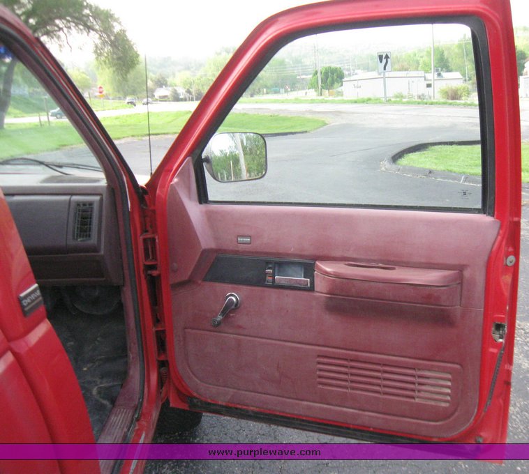 image for item 2192 1992 Chevrolet C2500 pickup