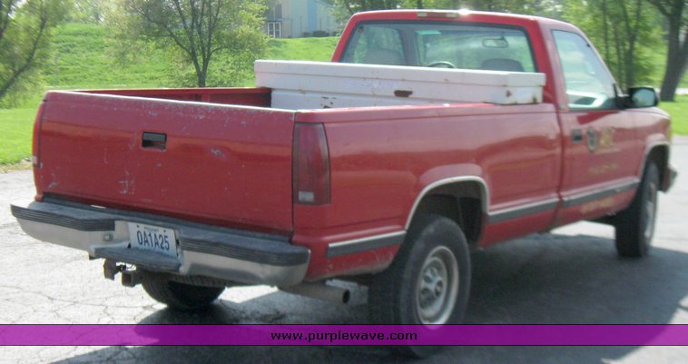 image for item 2193 1995 Chevrolet C2500 pickup
