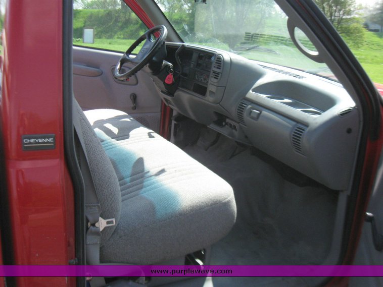 image for item 2193 1995 Chevrolet C2500 pickup