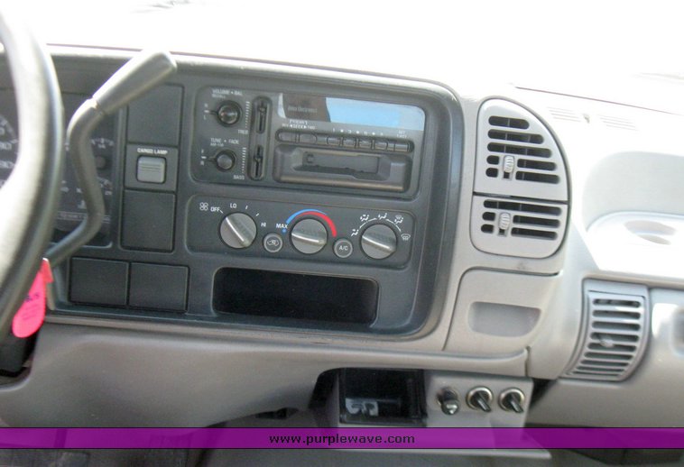 image for item 2193 1995 Chevrolet C2500 pickup