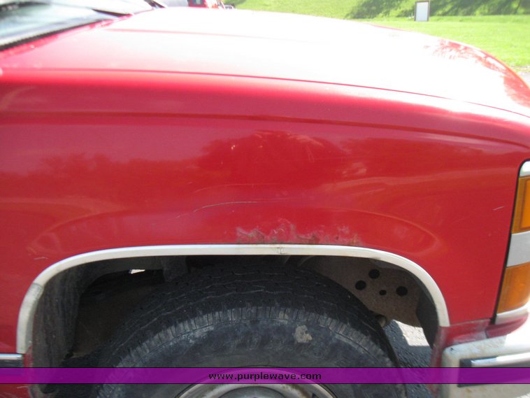 image for item 2193 1995 Chevrolet C2500 pickup