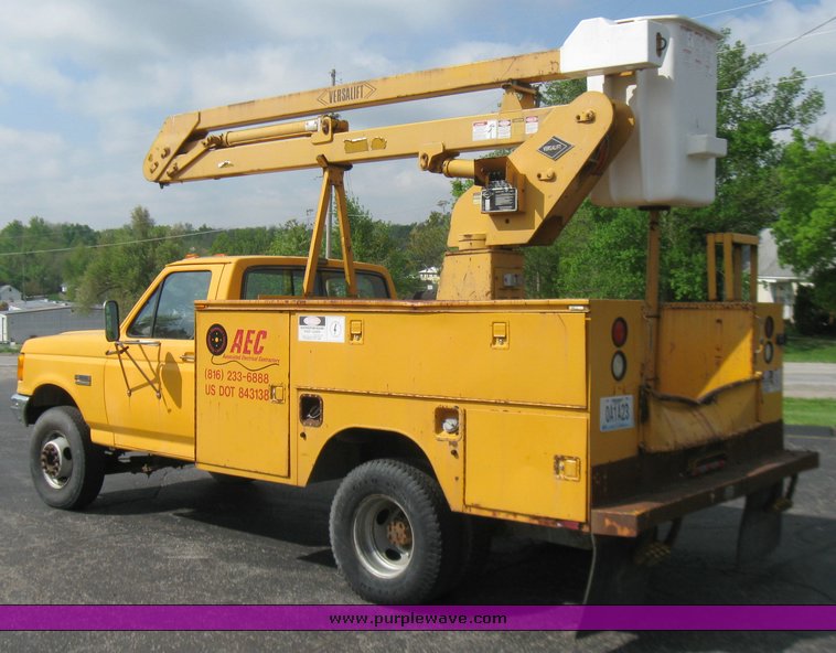 image for item 2196 1991 Ford F Super Duty bucket truck