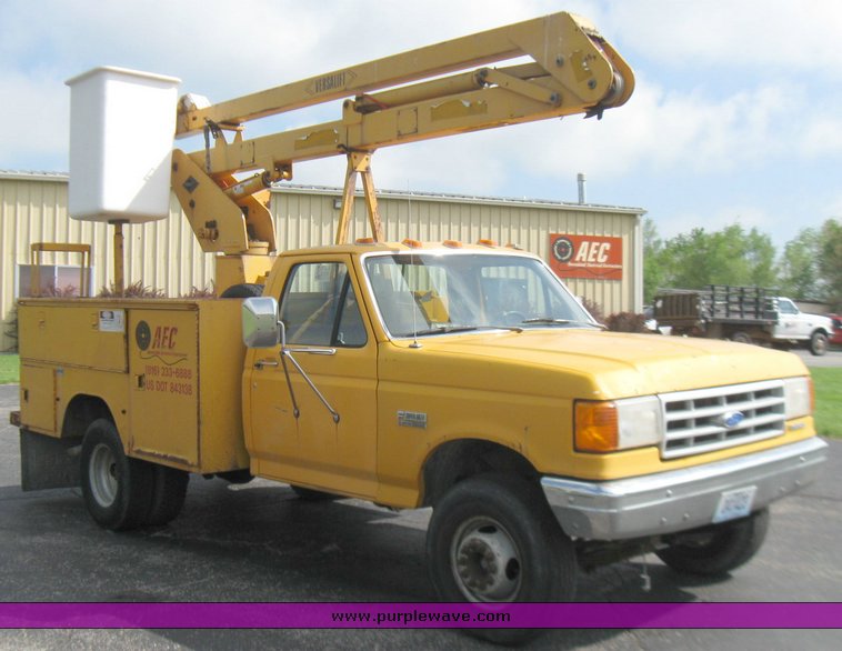 image for item 2196 1991 Ford F Super Duty bucket truck