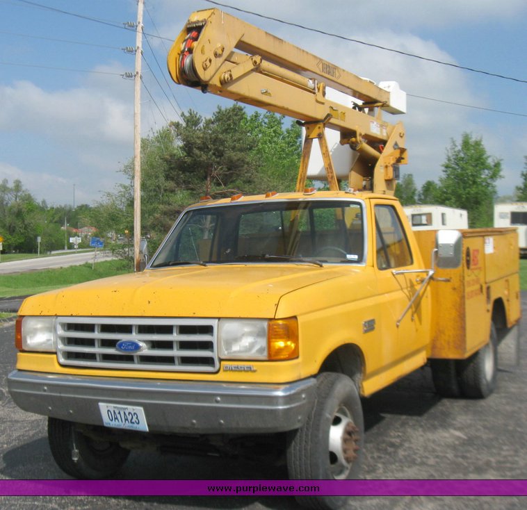 image for item 2196 1991 Ford F Super Duty bucket truck