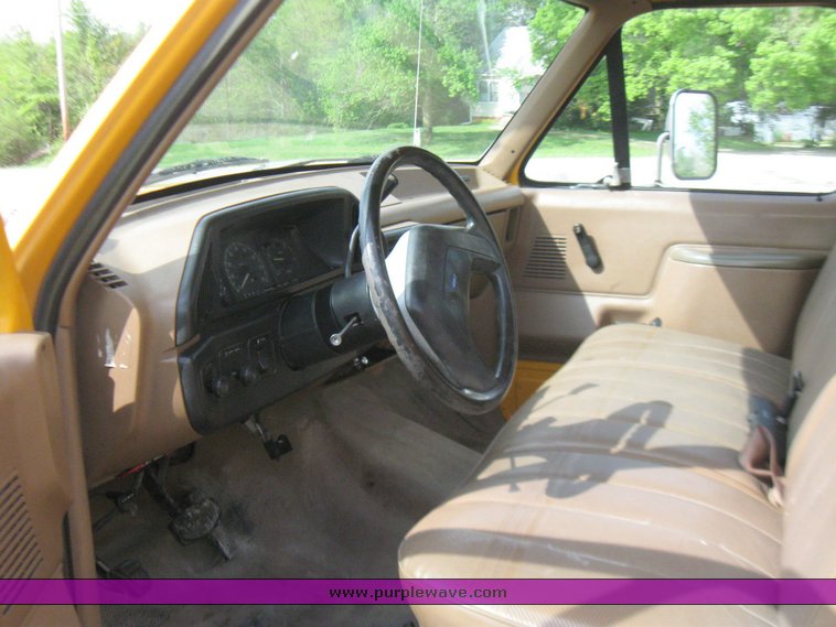 image for item 2196 1991 Ford F Super Duty bucket truck