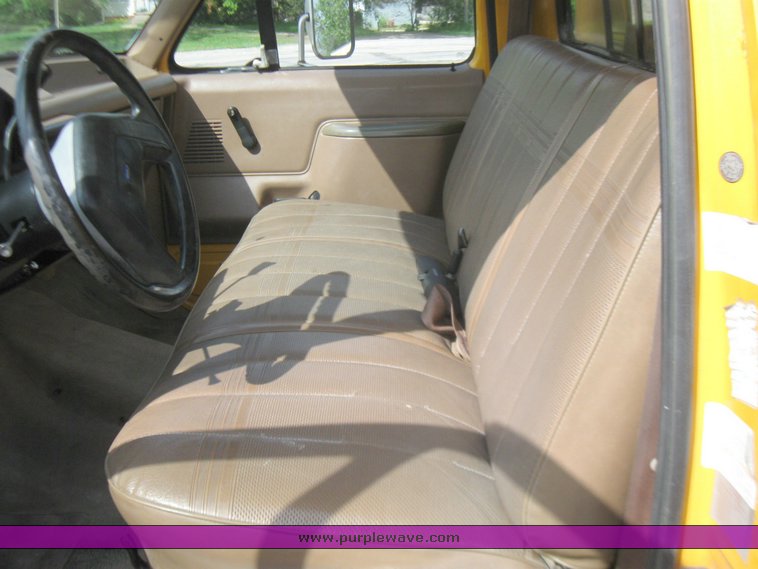 image for item 2196 1991 Ford F Super Duty bucket truck