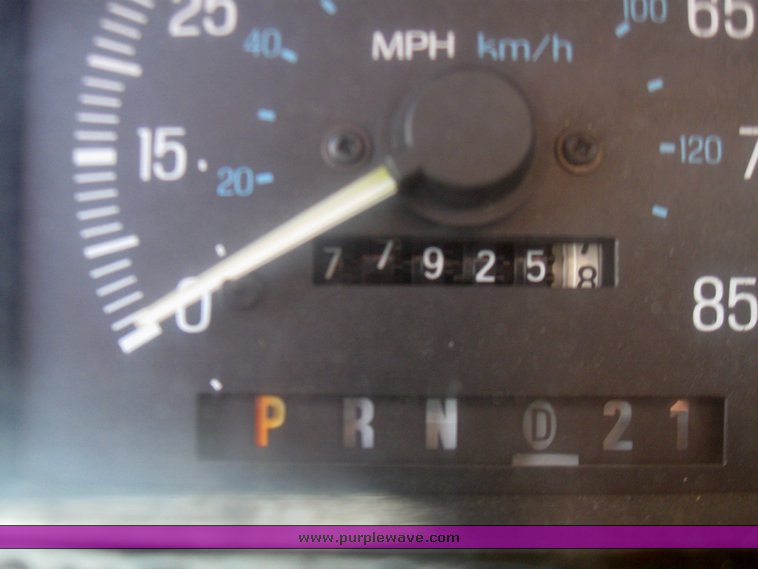 image for item 2196 1991 Ford F Super Duty bucket truck