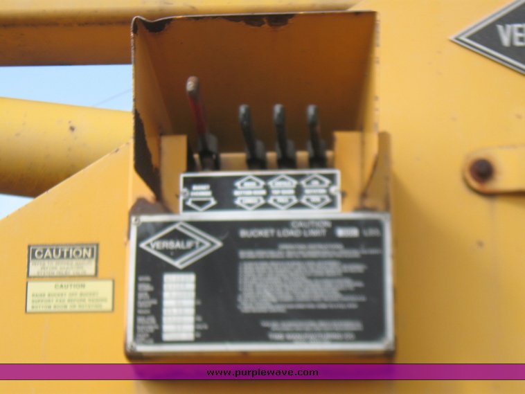 image for item 2196 1991 Ford F Super Duty bucket truck