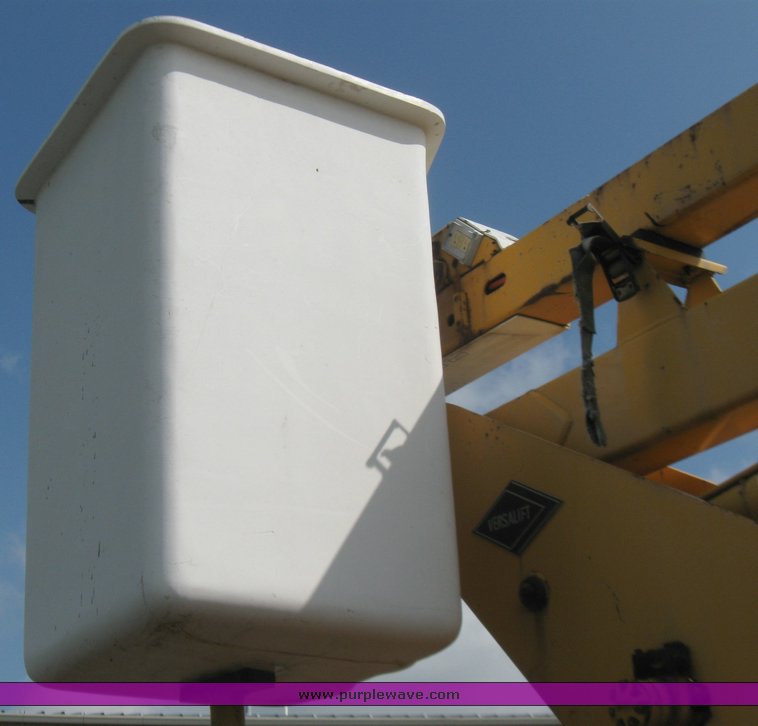 image for item 2196 1991 Ford F Super Duty bucket truck