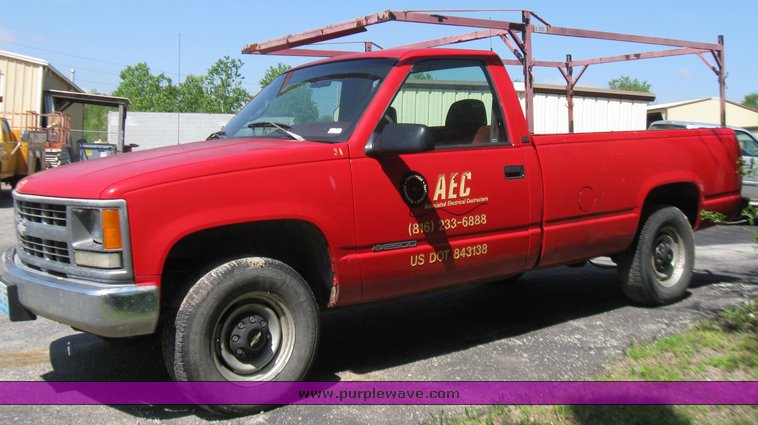 image for item 2201 1995 Chevrolet C2500 pickup