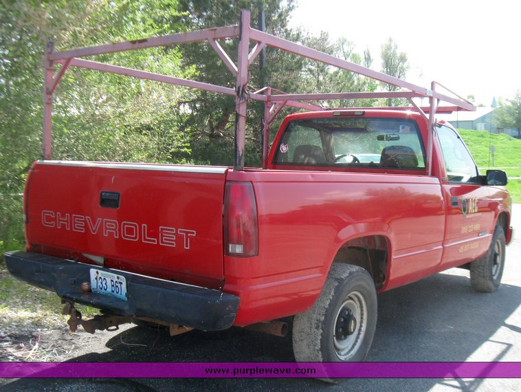 image for item 2201 1995 Chevrolet C2500 pickup
