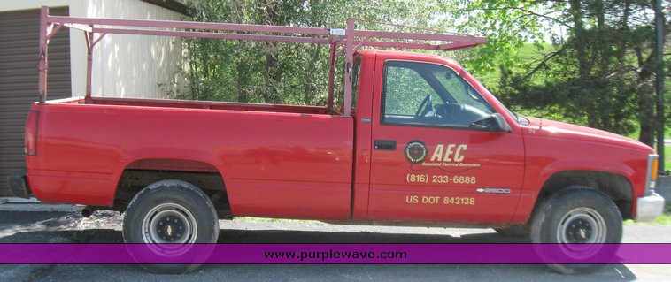 image for item 2201 1995 Chevrolet C2500 pickup