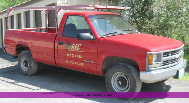 image for item 2201 1995 Chevrolet C2500 pickup