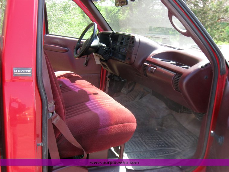 image for item 2201 1995 Chevrolet C2500 pickup