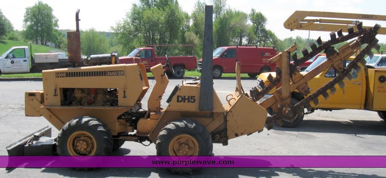 image for item 2203 1989 Case DH5 trencher