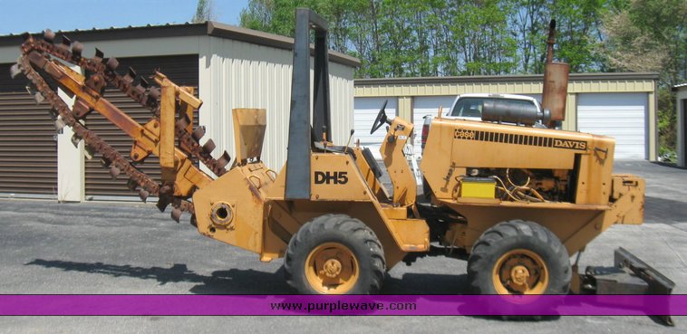 image for item 2203 1989 Case DH5 trencher