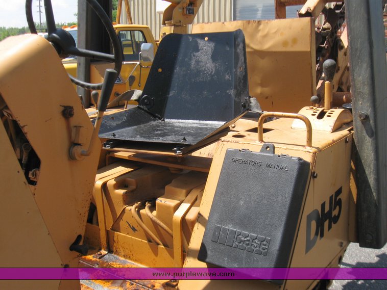 image for item 2203 1989 Case DH5 trencher