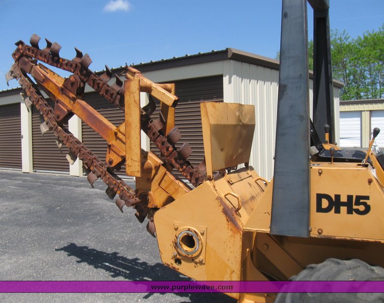 image for item 2203 1989 Case DH5 trencher