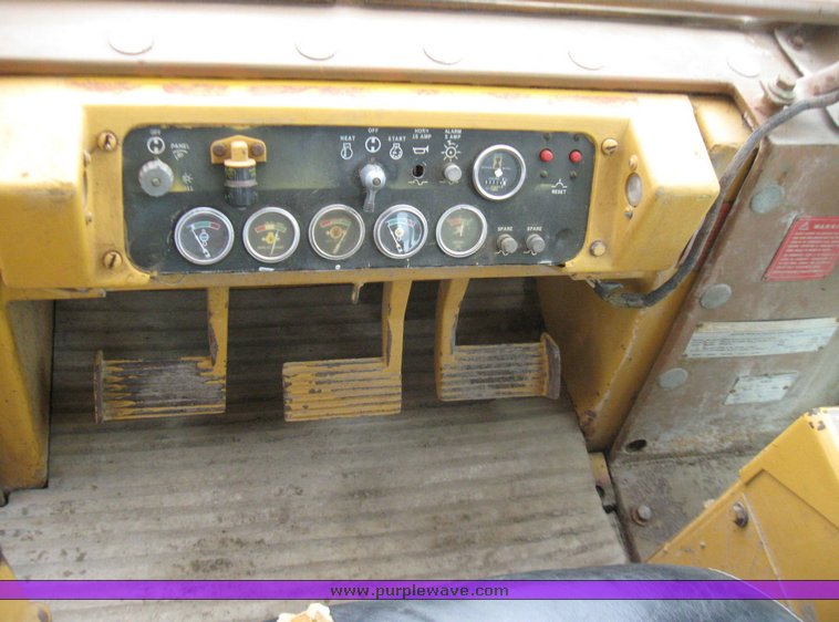 image for item 2360 Caterpillar 977L crawler loader