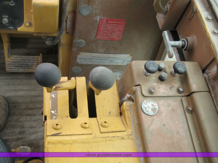 image for item 2360 Caterpillar 977L crawler loader