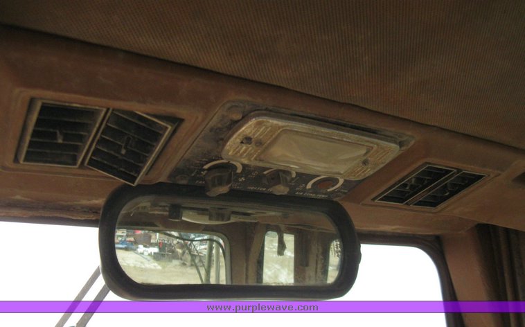 image for item 2360 Caterpillar 977L crawler loader