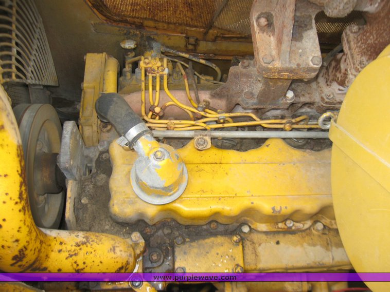 image for item 2360 Caterpillar 977L crawler loader