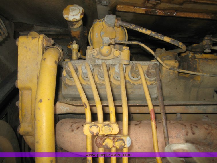 image for item 2360 Caterpillar 977L crawler loader