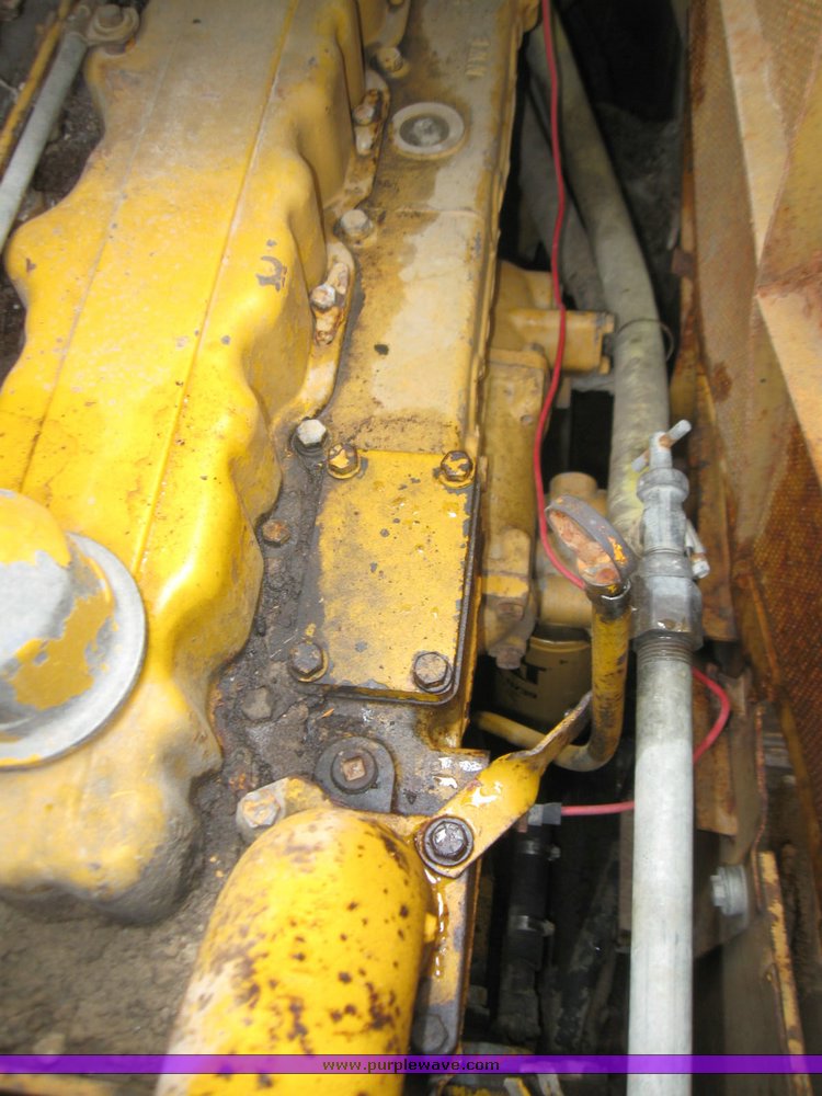 image for item 2360 Caterpillar 977L crawler loader