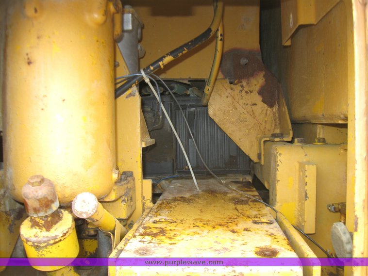 image for item 2360 Caterpillar 977L crawler loader