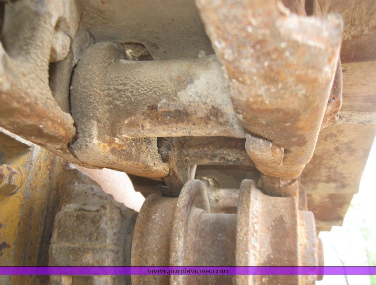 image for item 2360 Caterpillar 977L crawler loader