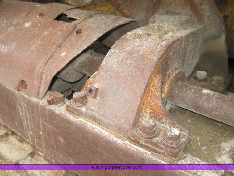 image for item 2360 Caterpillar 977L crawler loader