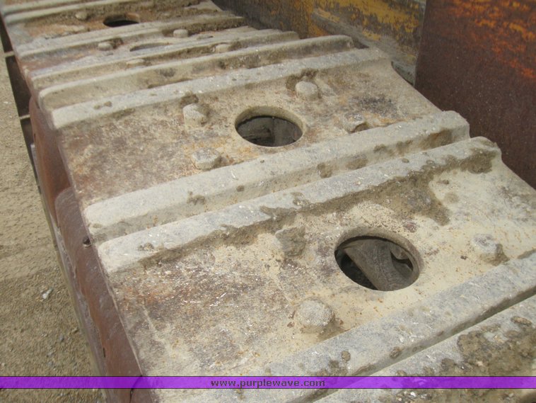 image for item 2360 Caterpillar 977L crawler loader