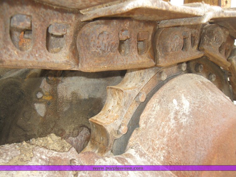 image for item 2360 Caterpillar 977L crawler loader