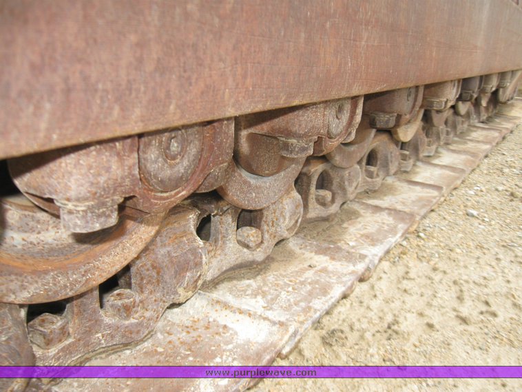 image for item 2360 Caterpillar 977L crawler loader