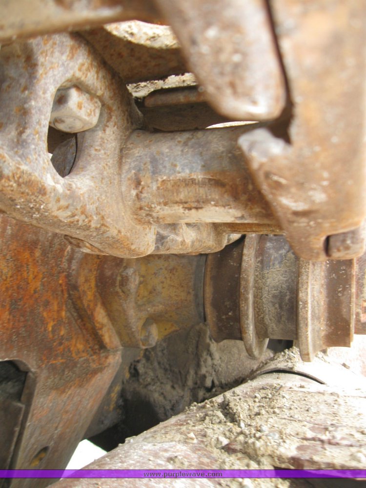 image for item 2360 Caterpillar 977L crawler loader