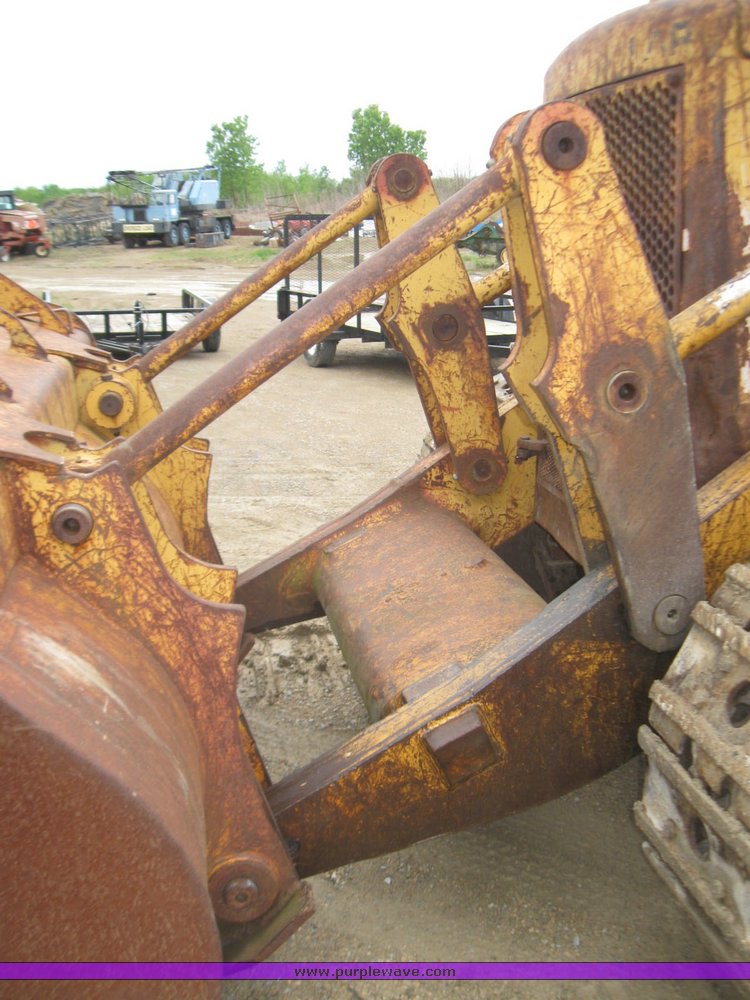 image for item 2360 Caterpillar 977L crawler loader