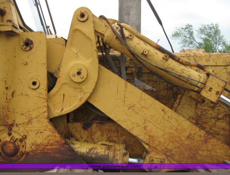 image for item 2360 Caterpillar 977L crawler loader