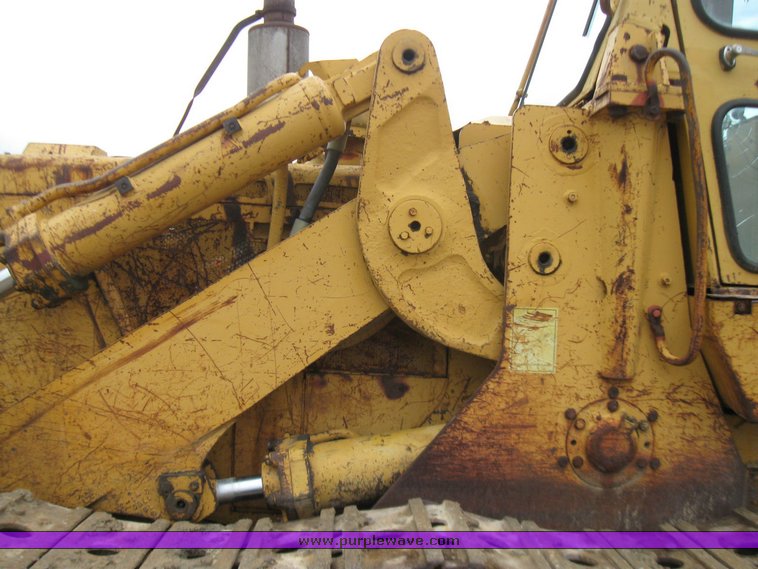 image for item 2360 Caterpillar 977L crawler loader