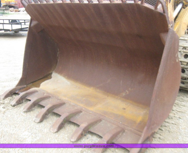 image for item 2360 Caterpillar 977L crawler loader