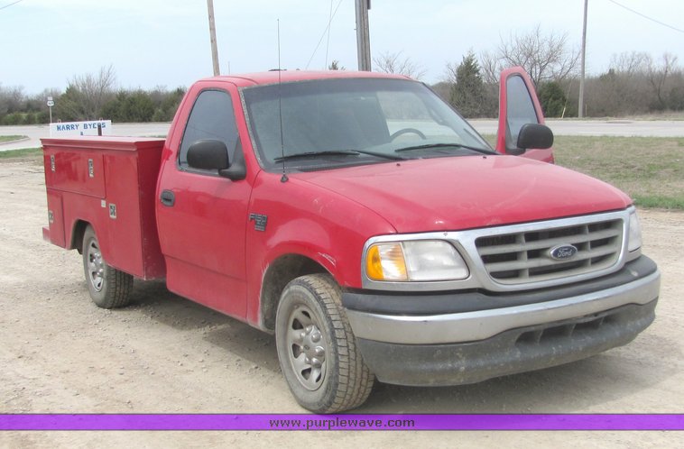 image for item 3137 2001 Ford F150 XL pickup