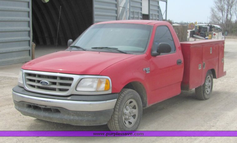 image for item 3137 2001 Ford F150 XL pickup