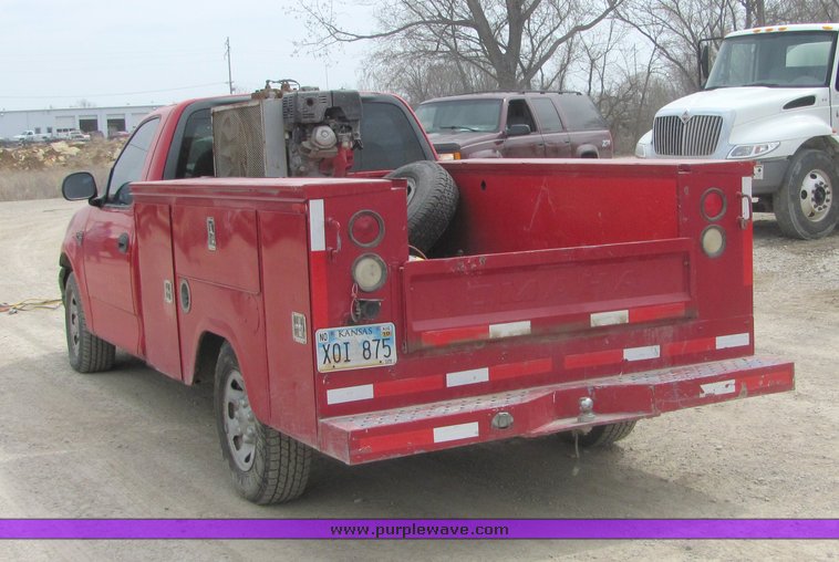image for item 3137 2001 Ford F150 XL pickup