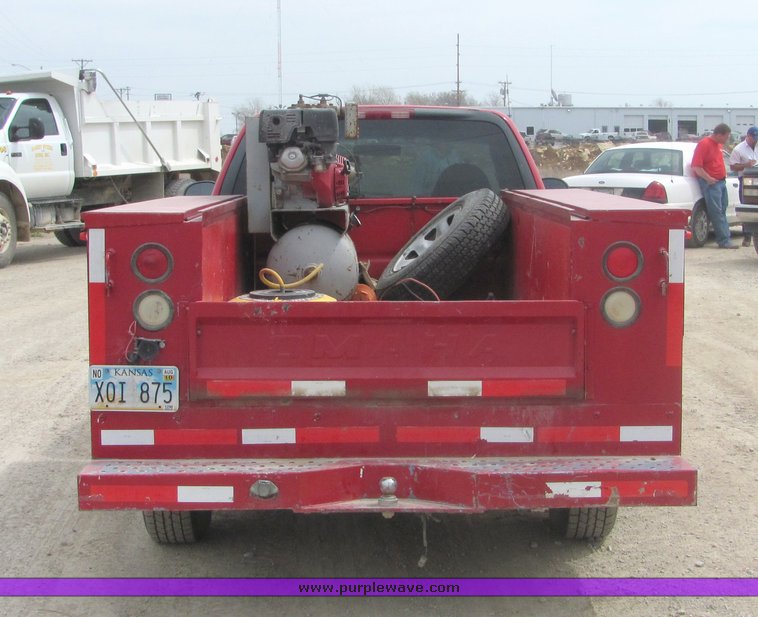 image for item 3137 2001 Ford F150 XL pickup