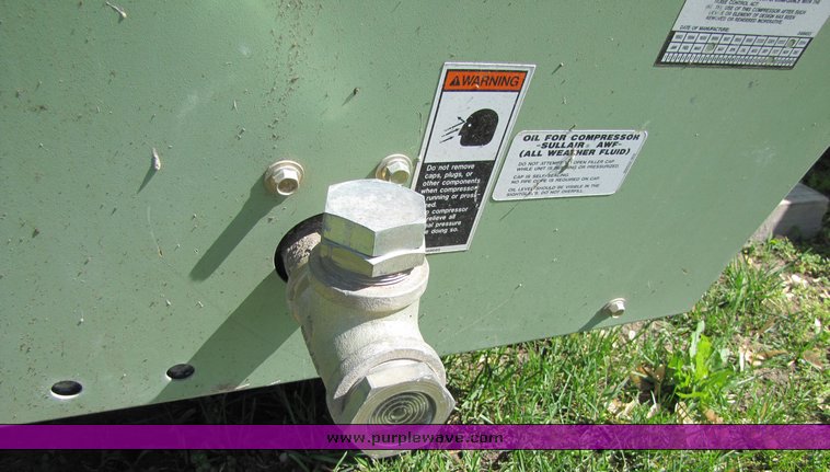 image for item 3229 Sullair 185H air compressor on skids