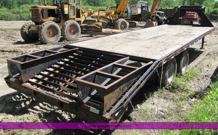 image for item 3268 2001 PJ gooseneck flatbed trailer with dovetail