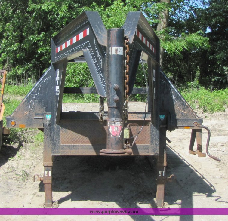 image for item 3268 2001 PJ gooseneck flatbed trailer with dovetail