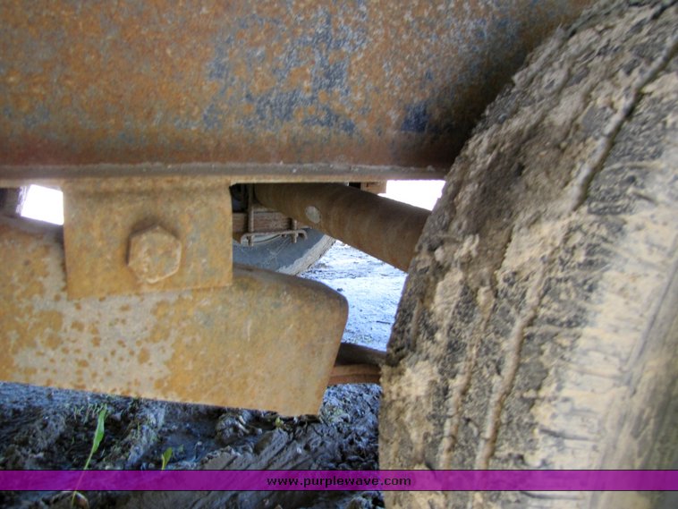 image for item 3268 2001 PJ gooseneck flatbed trailer with dovetail