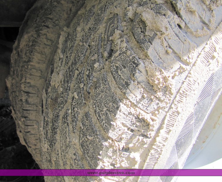 image for item 3268 2001 PJ gooseneck flatbed trailer with dovetail