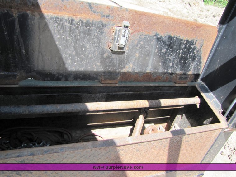 image for item 3268 2001 PJ gooseneck flatbed trailer with dovetail